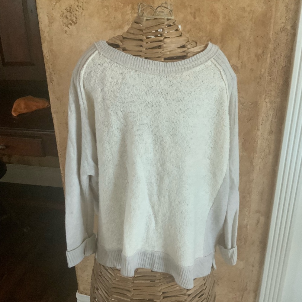 Iight weight sweater
